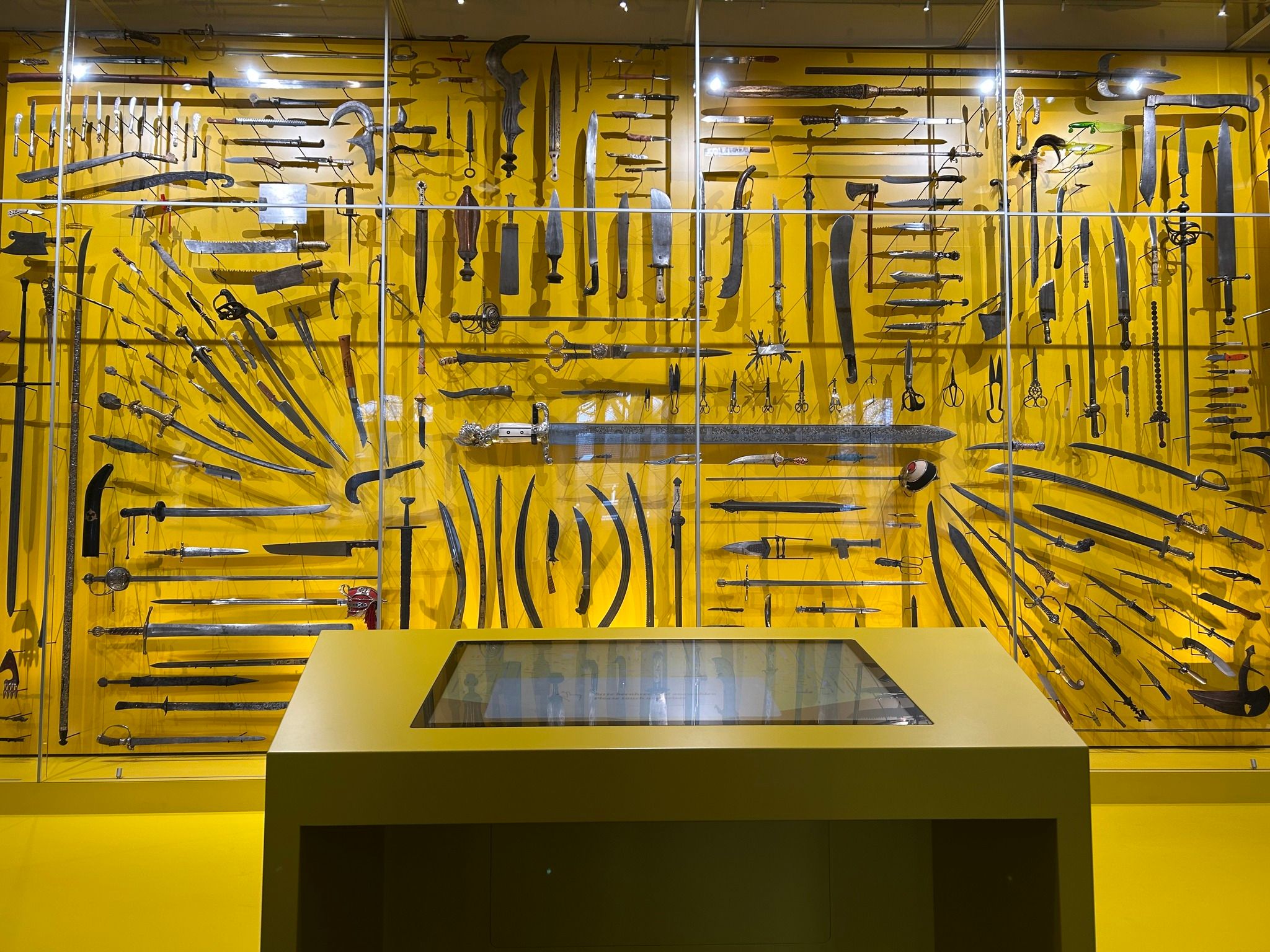 Zur Seite Deutsches Klingenmuseum