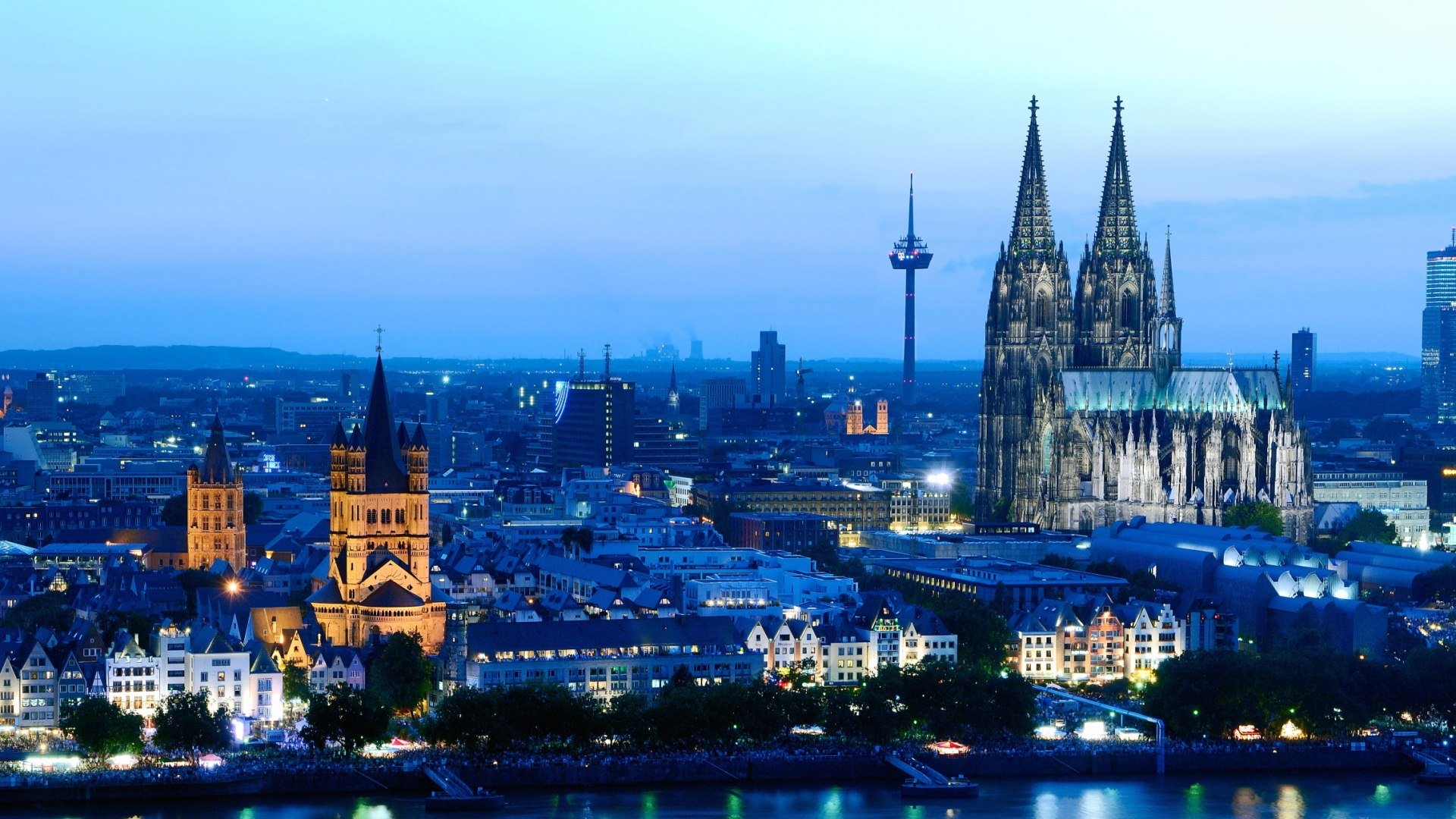 Blick auf den Kölner Dom und den Rhein am Abend., © Udo Haake, KölnTourismus GmbH