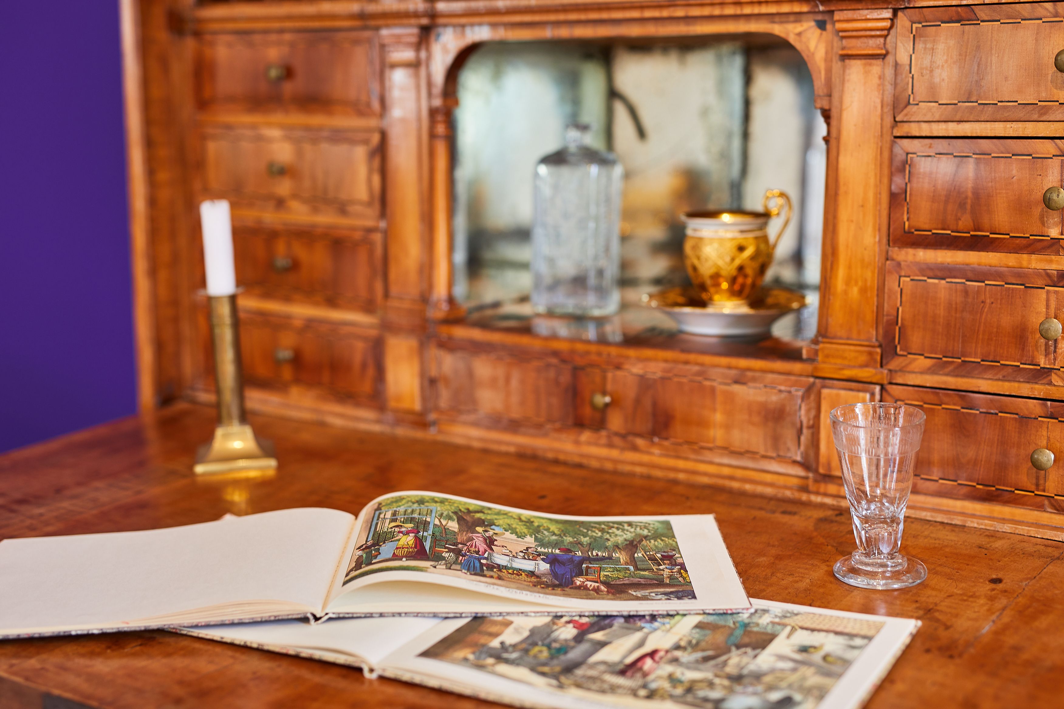 Das Ausstellungsrepertoire des Museums Abtei Liesborn umfasst auch antike Möbelstücke und Einrichtungsgegenstände