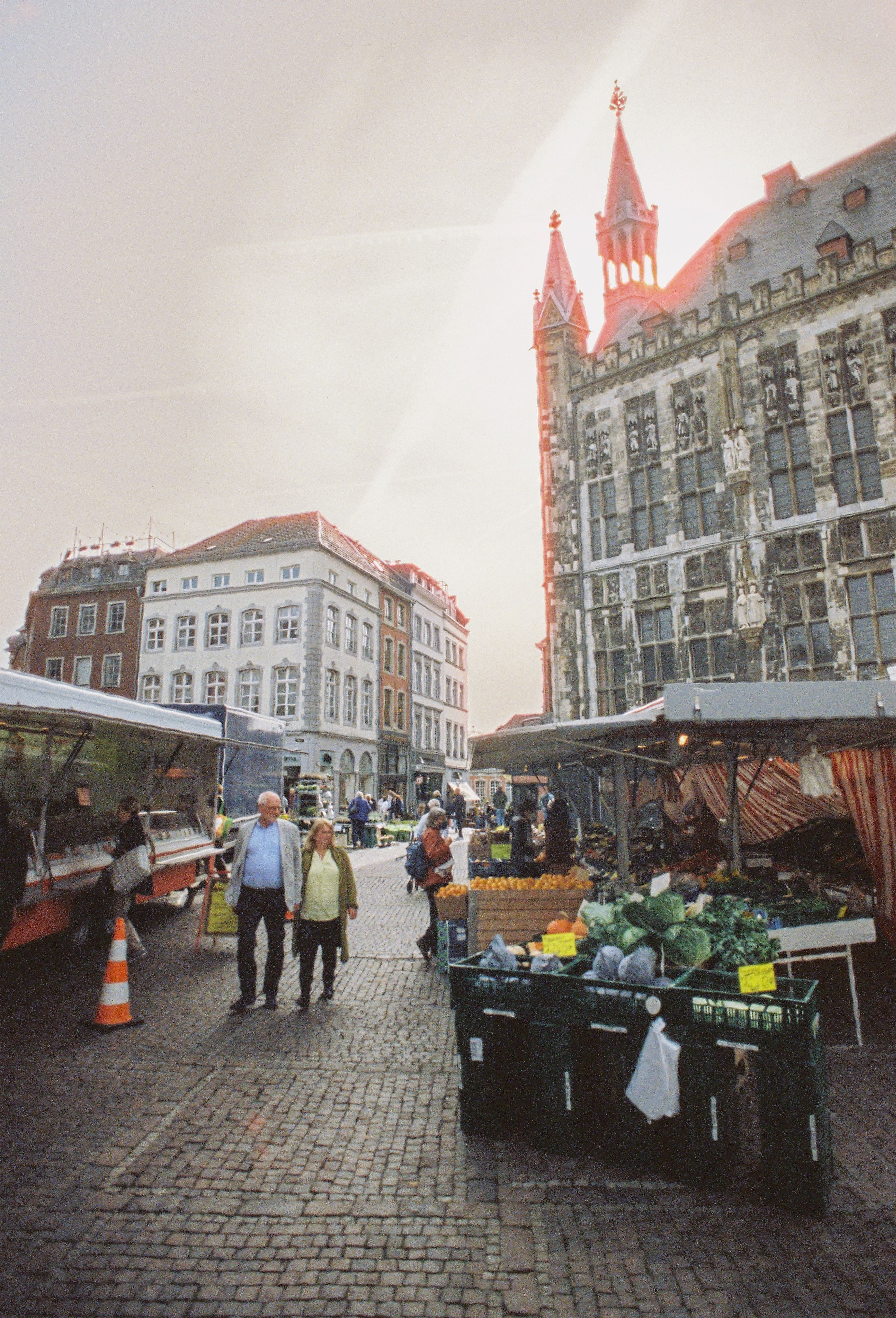 Wochenmarkt Aachener Rathaus