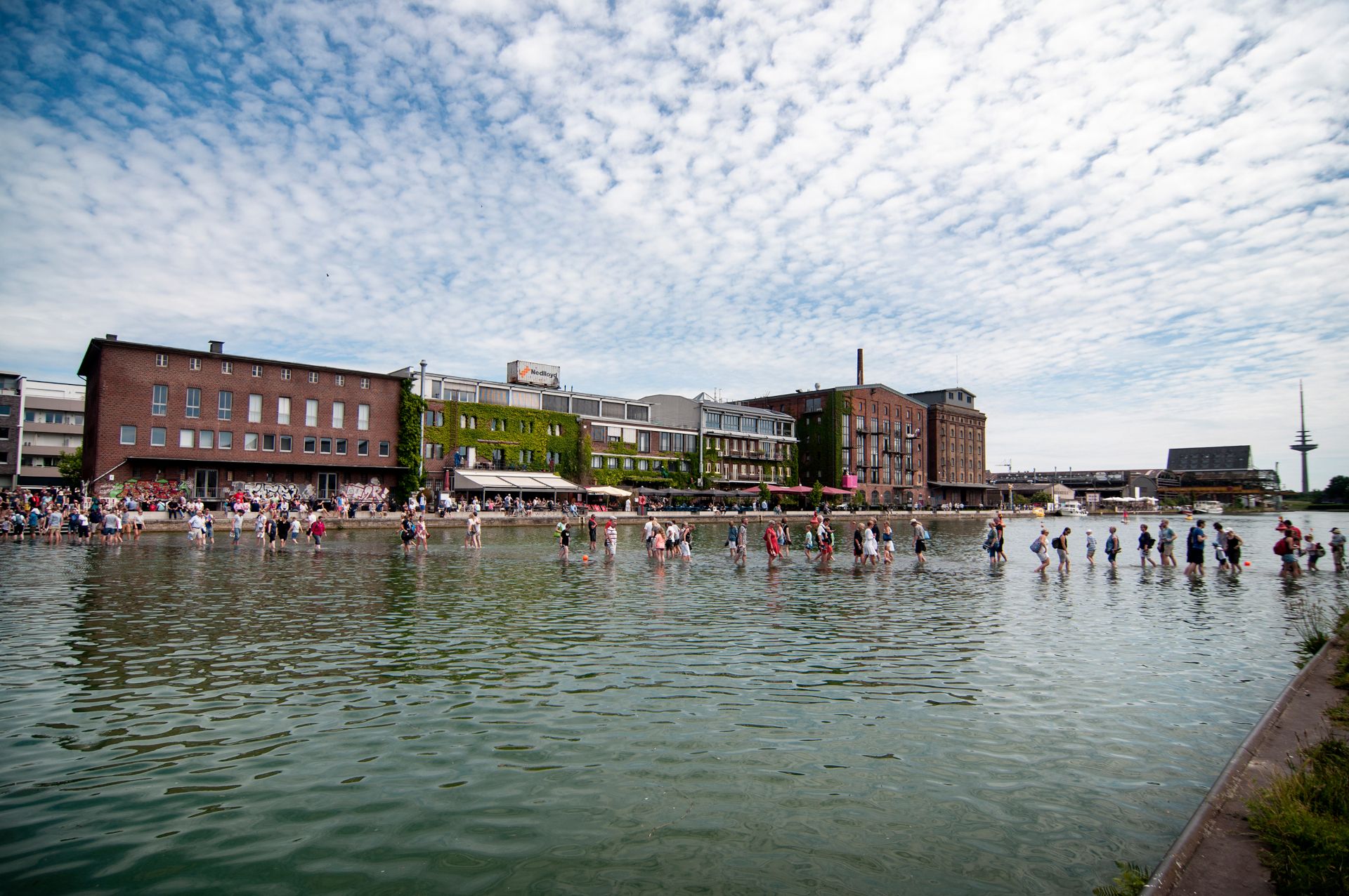 Die Installation "on Water" der Künstlerin Ayse Erkmen verband zu den Skulptur Projekten 2017 die beiden Ufer des münsterschen Stadthafens