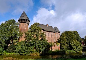 Burg Linn, Außenansicht der Linner Burg, © Stadt Krefeld