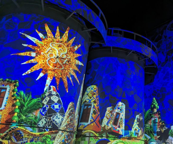 Die Ausstellung Gaudí. Architektur der Phantasie findet neben der Dalí-Ausstellung im Phoenix des Lumières statt, © Hulisz, Tourismus NRW e.V.