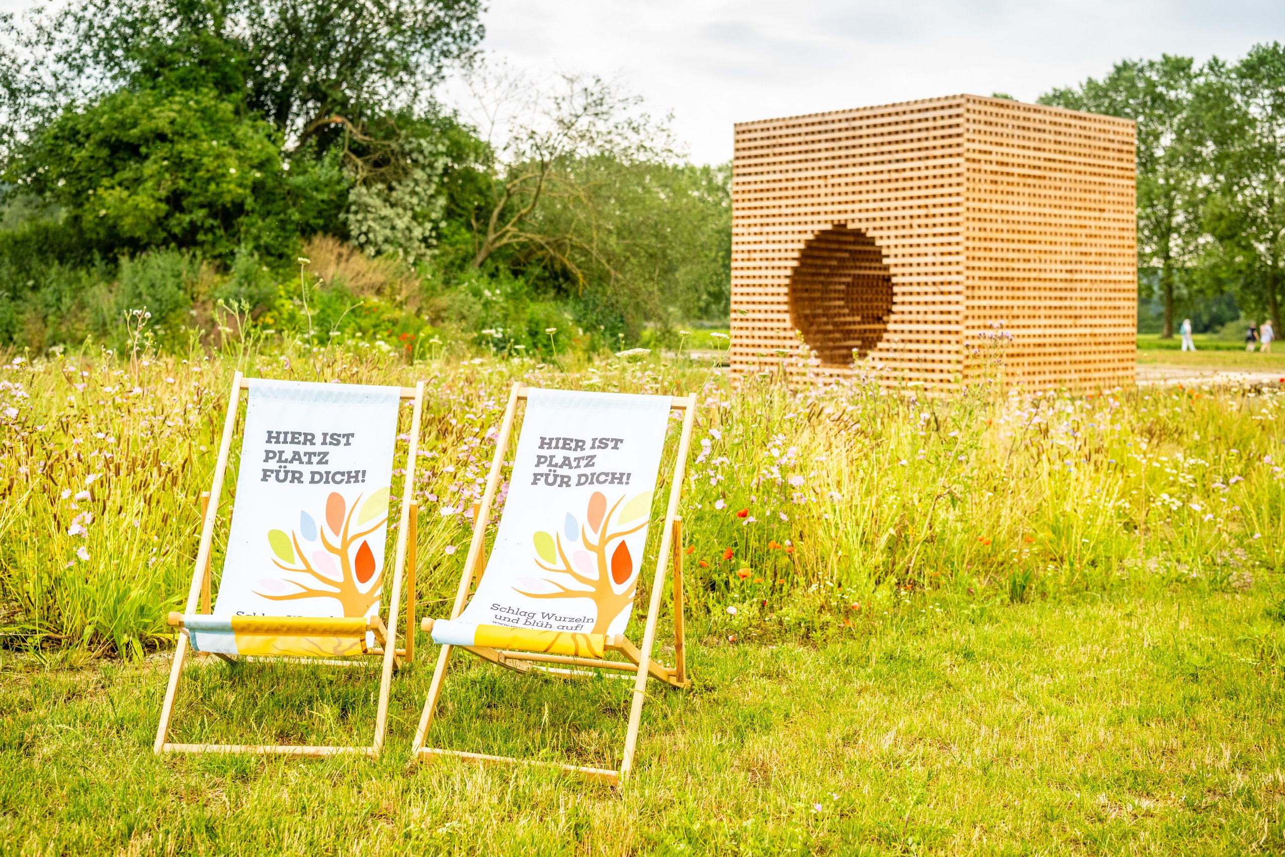Zu den fünf Augmented-Reality-Stationen im Archäologiepark gehören hölzerne Audio-Kuben, in denen Hörspiele gestartet werden können