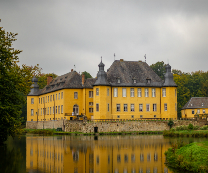 Schloss Dyck war zuletzt Sitz der fürstlichen Familie Salm-Reifferscheidt-Dyck, bevor der Besitz in eine Stiftung überging, © Tourismus NRW e.V.